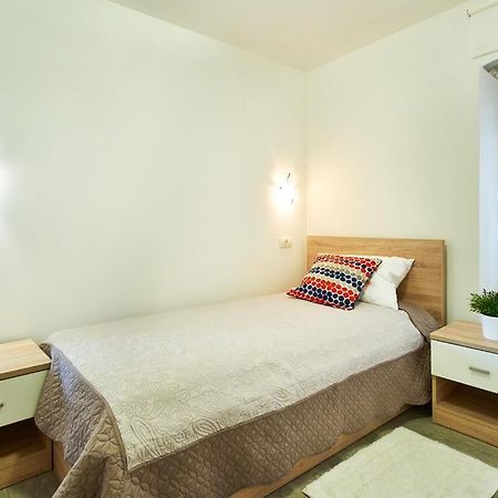Roviv Apartments In The Old Town By Irundo โรวีน ภายนอก รูปภาพ