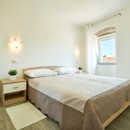 Roviv Apartments In The Old Town By Irundo โรวีน ภายนอก รูปภาพ