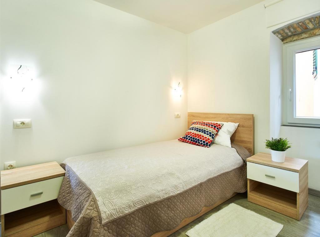 Roviv Apartments In The Old Town By Irundo โรวีน ภายนอก รูปภาพ