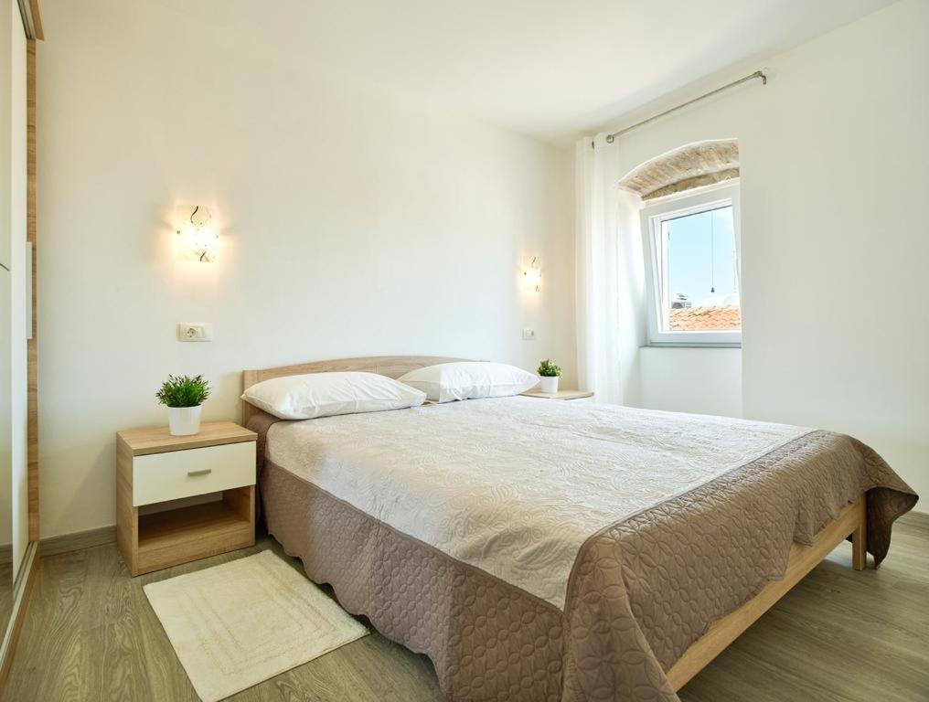 Roviv Apartments In The Old Town By Irundo โรวีน ภายนอก รูปภาพ