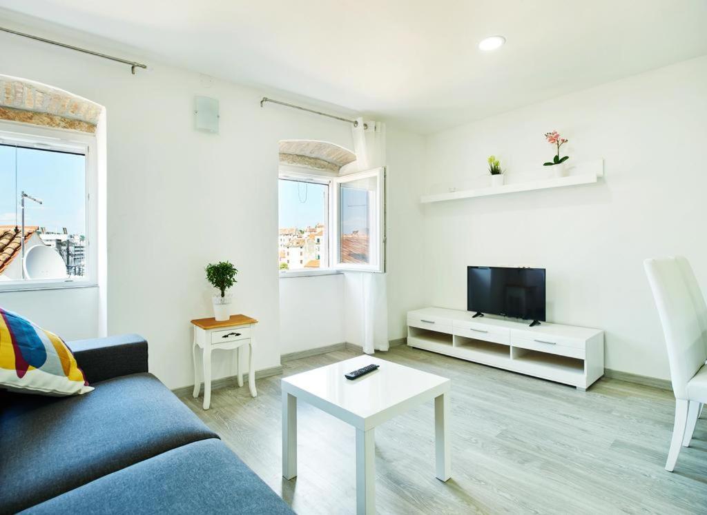 Roviv Apartments In The Old Town By Irundo โรวีน ภายนอก รูปภาพ