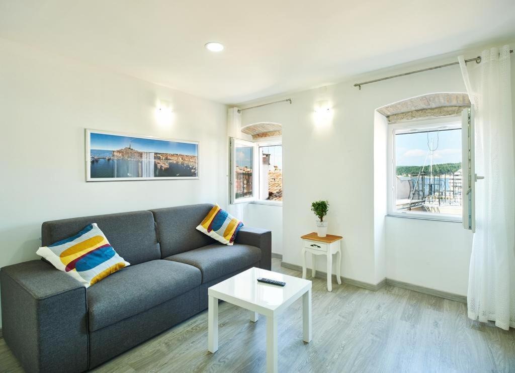 Roviv Apartments In The Old Town By Irundo โรวีน ภายนอก รูปภาพ